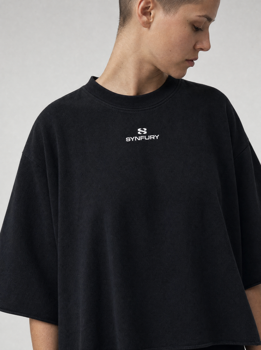 The Statement Tee in Black worn on model — heavyweight cotton, oversized fit, center-chest SYNFURY logo